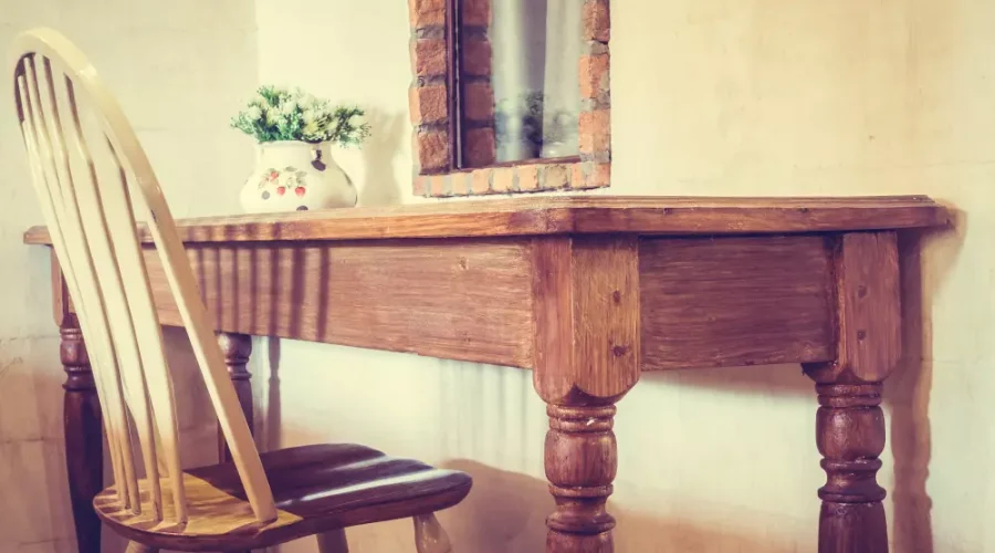 rénover vieux meuble en bois